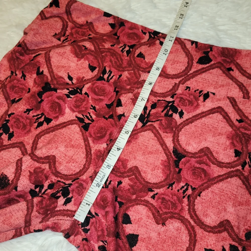 Lularoe hearts and roses Tall & Curvy leggings